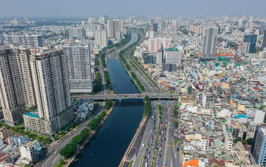 Hạ tầng khu Tây TP. HCM thăng hạng, bất động sản dọc ‘đại lộ vàng’ bước vào thời kỳ tỷ USD- Ảnh 1.