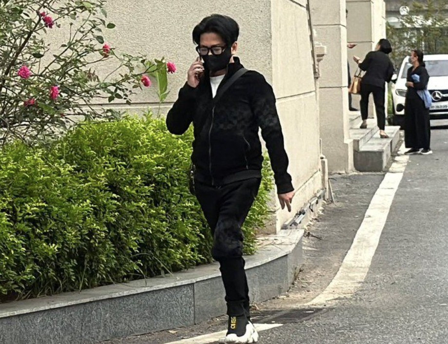 Vũ Hà tại TAND Hà Nội sáng 28/10. screen-shot-2025-10-28-at-140721.jpg