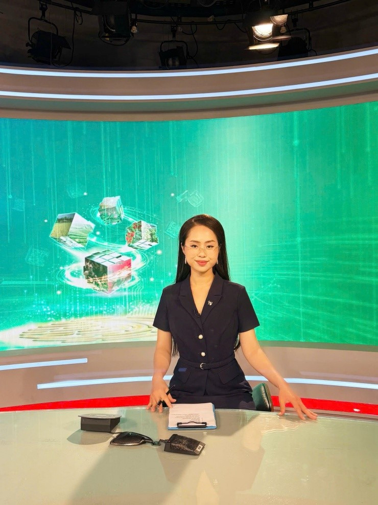 Hai khách mời đặt câu hỏi tiếng Anh trong Chung kết Olympia 2025: IELTS 9.0, Chủ tịch CLB tiếng Anh, đều làm việc tại kênh Vietnam Today - ảnh 4