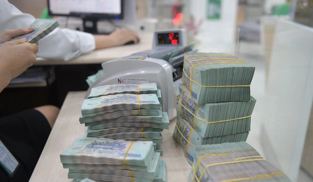 Doanh nghiệp gửi 'núi tiền' ở ngân hàng bất chấp lãi suất thấp Doanh nghiệp gửi 'núi tiền' ở ngân hàng bất chấp lãi suất thấp