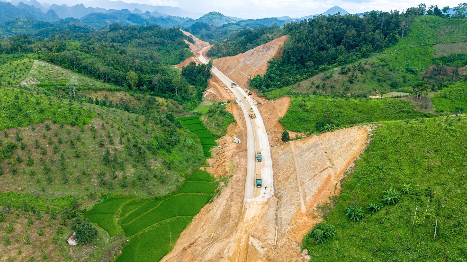 3 cao tốc ở miền Bắc có bóng dáng Tập đoàn Đèo Cả nguy cơ ‘vỡ kế hoạch’: Bộ Xây dựng chỉ đạo nóng- Ảnh 2. 3 cao tốc ở miền Bắc có bóng dáng Tập đoàn Đèo Cả nguy cơ ‘vỡ kế hoạch’: Bộ Xây dựng chỉ đạo nóng- Ảnh 2.