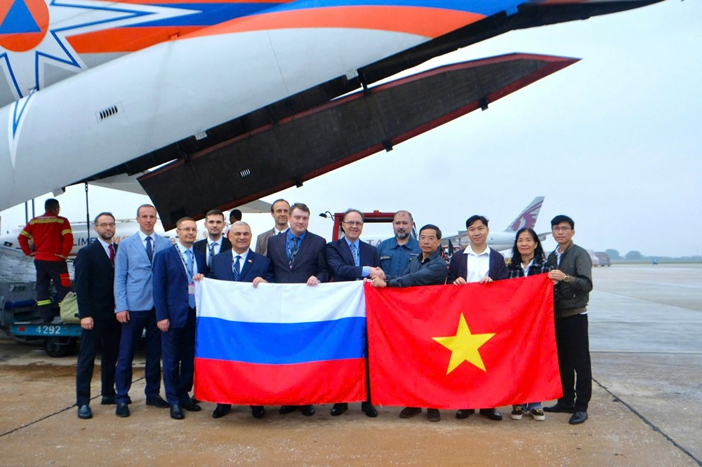 Nga viện trợ 29 tấn hàng cứu trợ cho vùng lũ Huế - ảnh 1