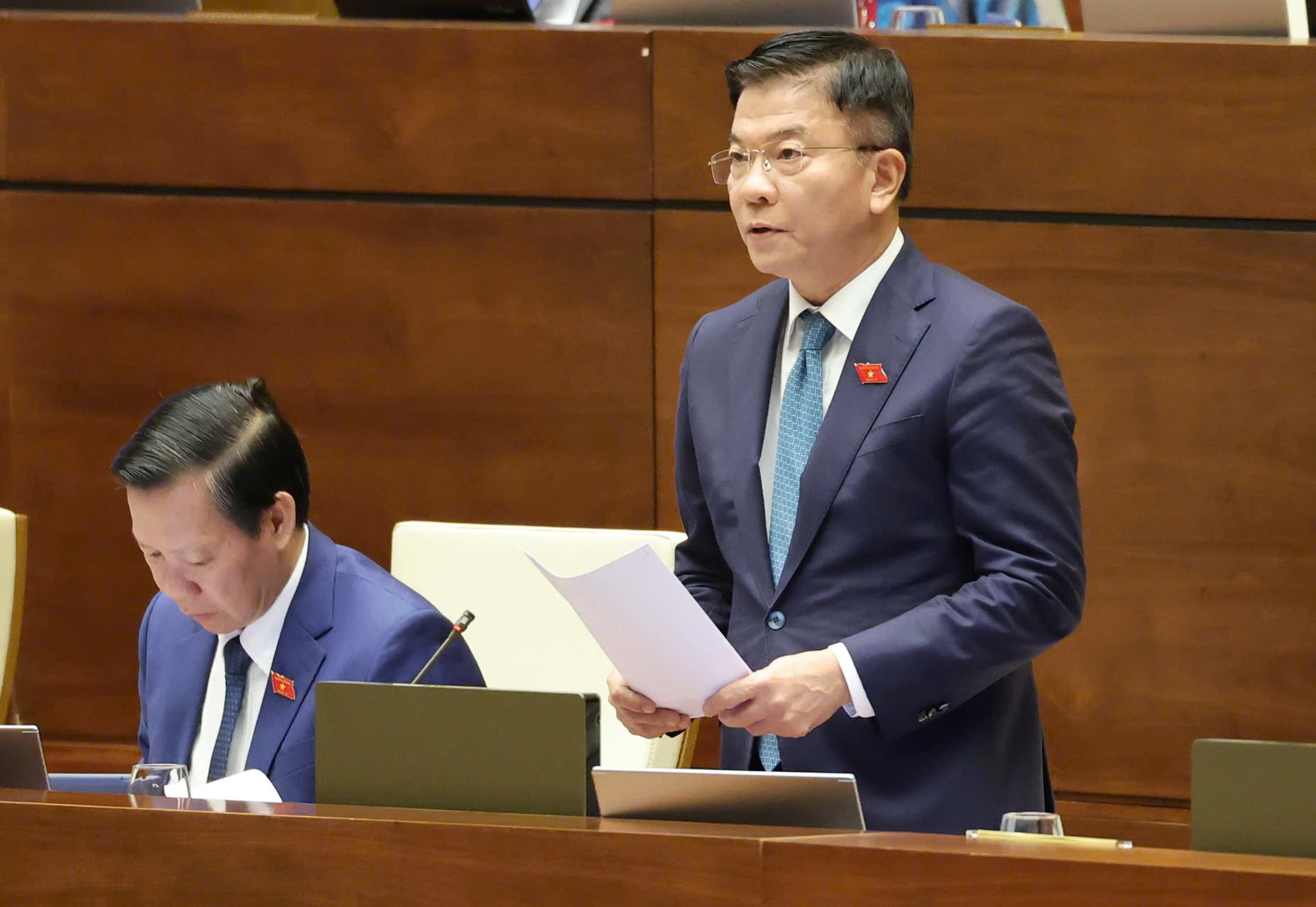 Phó Thủ tướng Lê Thành Long: Nợ công thấp hơn nhiều giới hạn quy định; chi đầu tư phát triển sẽ chiếm 40%- Ảnh 1.