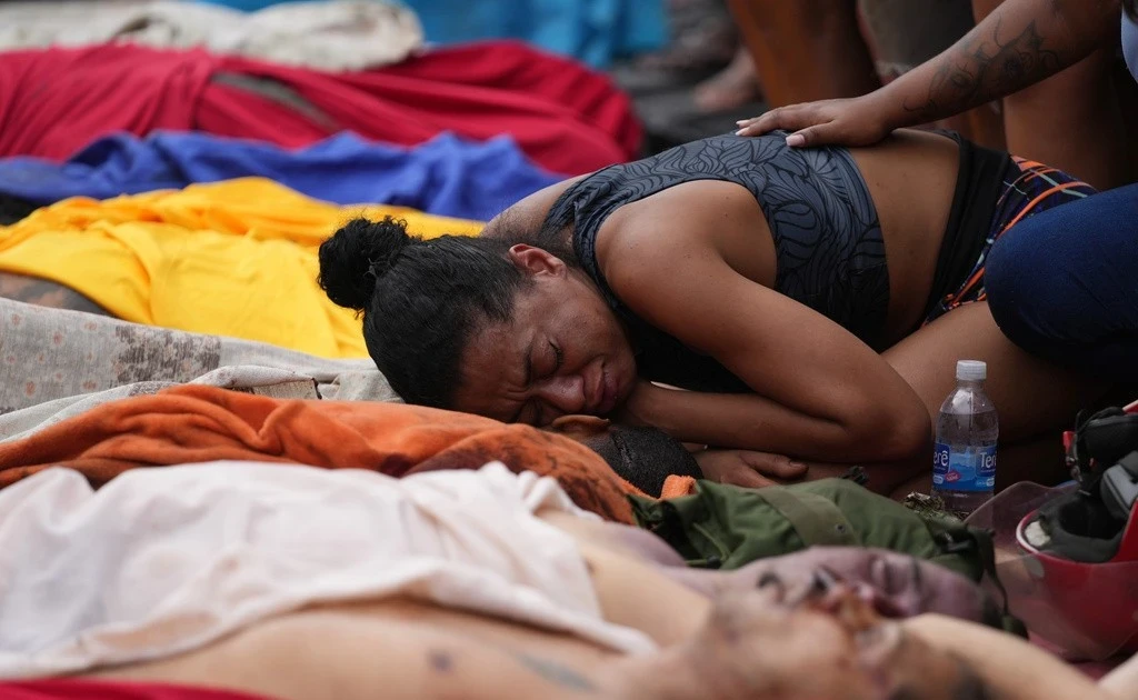 Hàng loạt thi thể xếp hàng trên phố Brazil trong chiến dịch trấn áp ma túy đẫm máu nhất lịch sử Hàng loạt thi thể xếp hàng trên phố Brazil trong chiến dịch trấn áp ma túy đẫm máu nhất lịch sử