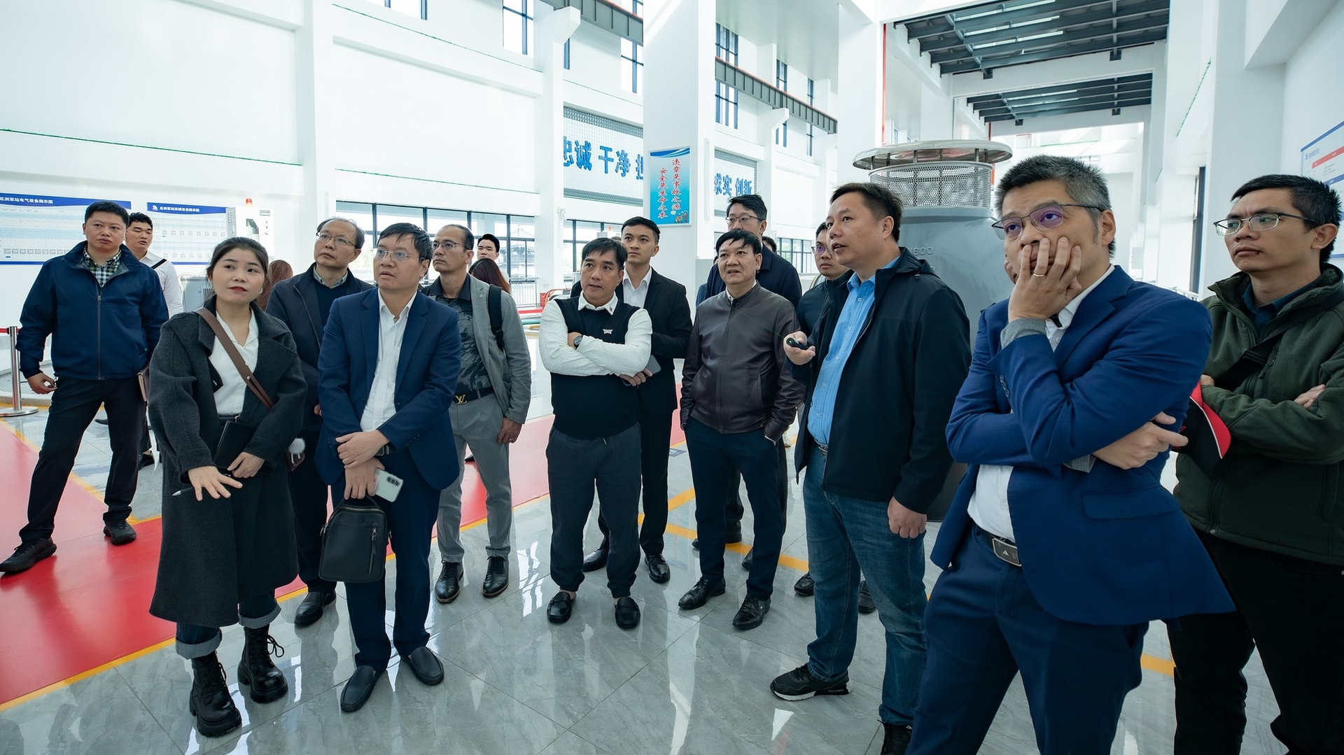 Chủ tịch Đèo Cả sang Trung Quốc học hỏi cách triển khai siêu dự án 300.000 tỷ đồng và xử lý 'vấn đề nhức nhối’ của Hà Nội Chủ tịch Đèo Cả sang Trung Quốc học hỏi cách triển khai siêu dự án 300.000 tỷ đồng và xử lý 'vấn đề nhức nhối’ của Hà Nội