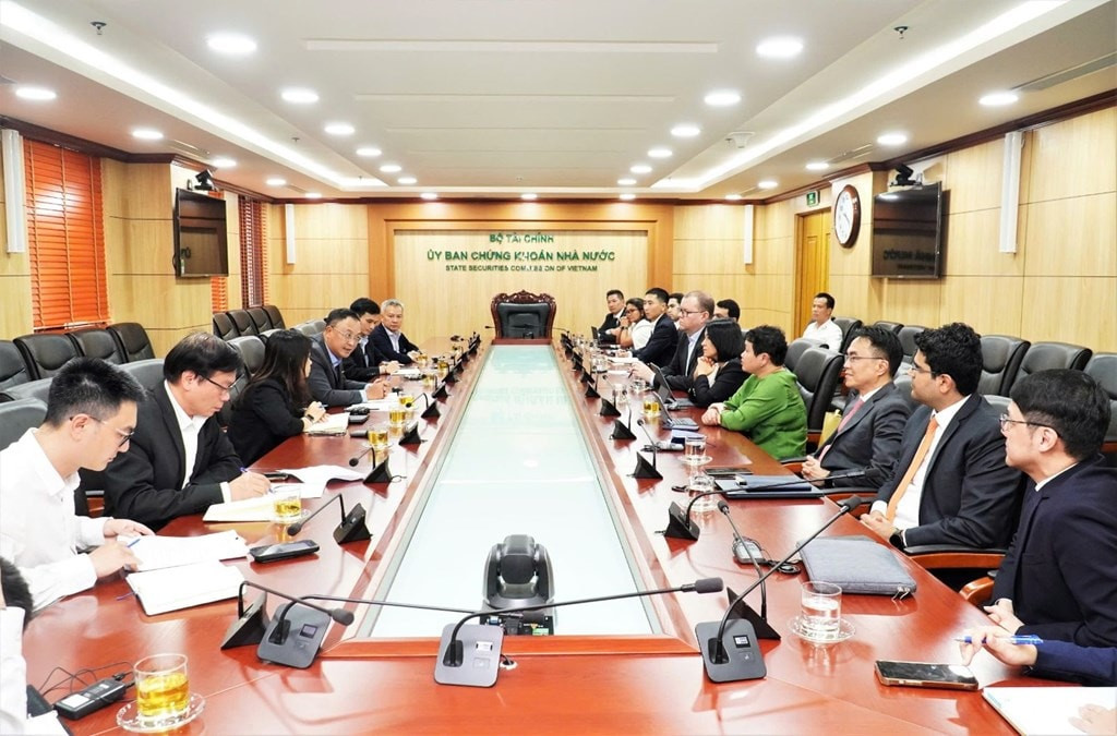 FTSE Russell làm việc với UBCKNN về lộ trình nâng hạng thị trường chứng khoán Việt Nam FTSE Russell làm việc với UBCKNN về lộ trình nâng hạng thị trường chứng khoán Việt Nam