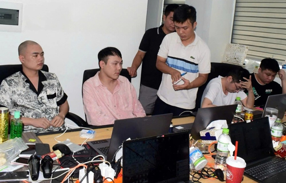 Việt Nam bàn giao hơn 50 nghi phạm lừa đảo xuyên quốc gia cho Trung Quốc - ảnh 2