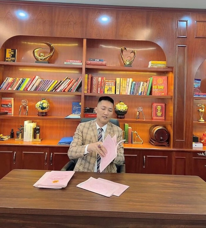 Huấn Hoa Hồng từng lấn sân bất động sản, sở hữu công ty với slogan ‘có làm thì mới có ăn’- Ảnh 1.