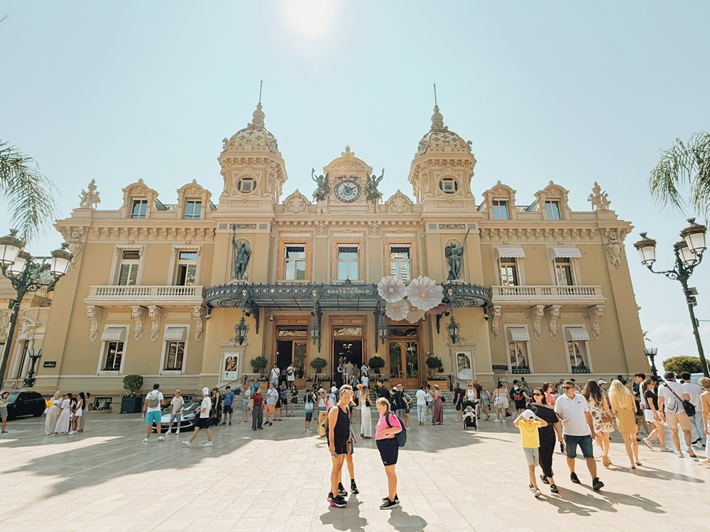 Quốc gia nhỏ bằng nửa Hồ Tây nhưng có tới 32% là người giàu, tuổi thọ trung bình cao nhất thế giới - ảnh 6