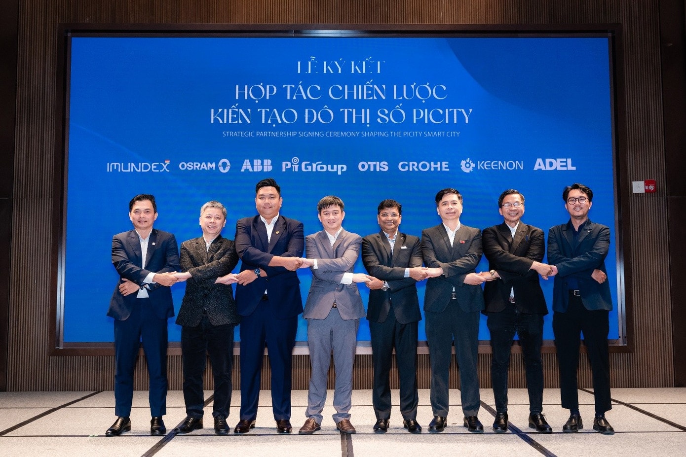 Pi Group cũng ký kết hợp tác với các đối tác hàng đầu thế giới kiến tạo Đô thị số Picity. image005-51.jpg