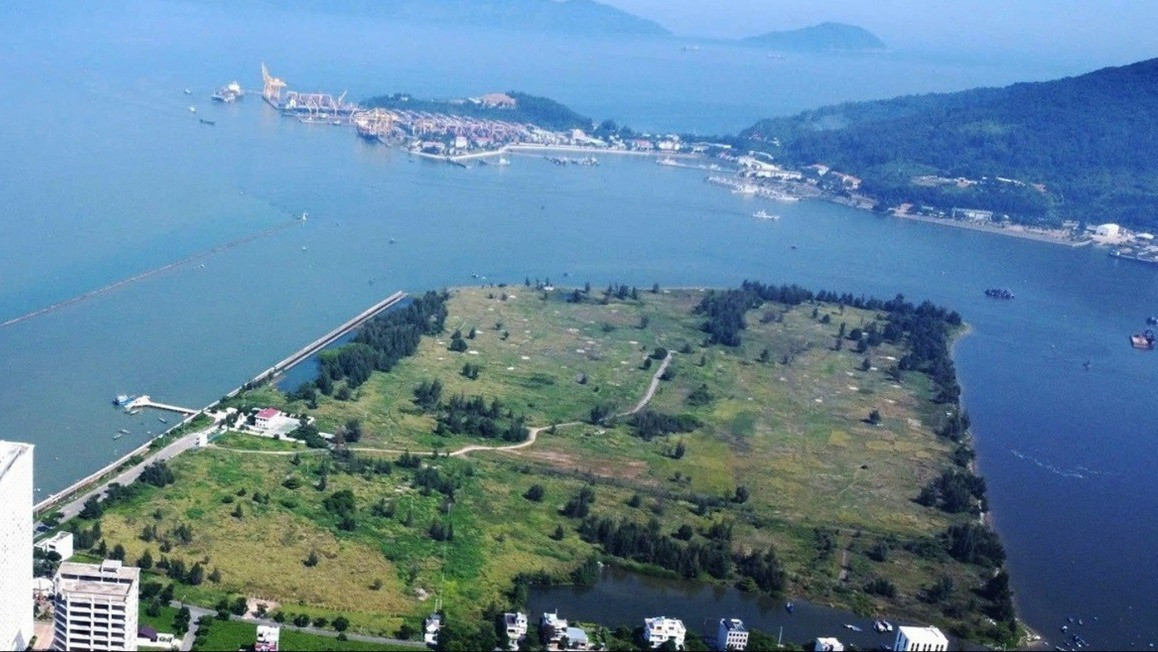 Đây là một trong số dự án có vị trí đắc địa ở Đà Nẵng với 3 mặt giáp biển, ngay khu vực cửa vịnh Đà Nẵng, gần bán đảo Sơn Trà. image-1.jpg