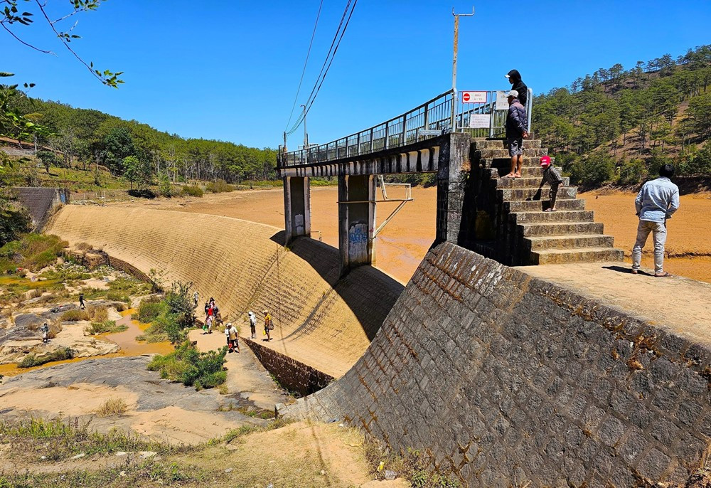 Nhà máy thủy điện đầu tiên ở Việt Nam không được xây bằng bê tông cốt thép, đường hầm dẫn nước xuyên núi đào bằng tay - ảnh 3