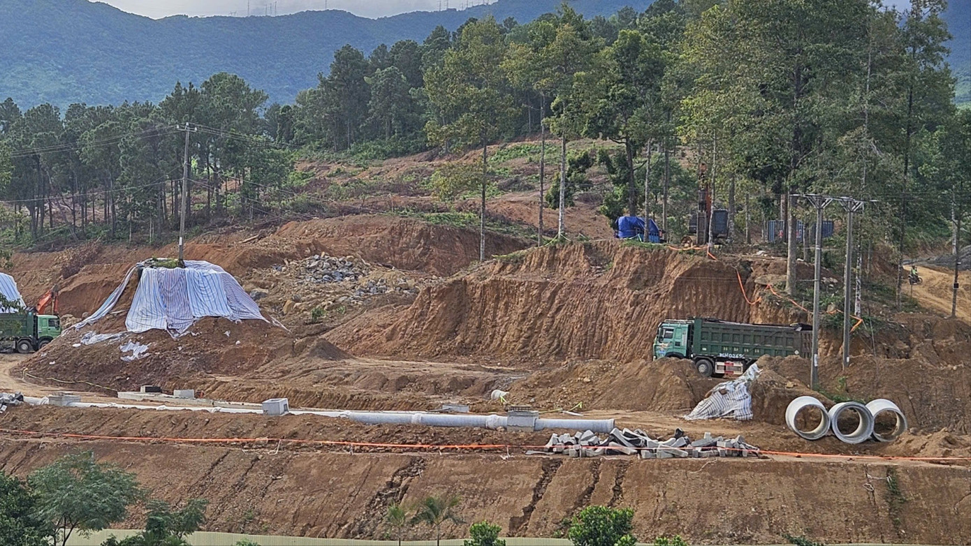 Đây là một trong những dự án có quy mô lớn nhất Đà Nẵng hiện nay, với tổng vốn đầu tư 44.000 tỷ đồng, định hướng trở thành “thành phố nghỉ dưỡng” tầm cỡ quốc tế bên vịnh Đà Nẵng, ngay dưới chân đèo Hải Vân. 4234470838419627816-4624.jpg
