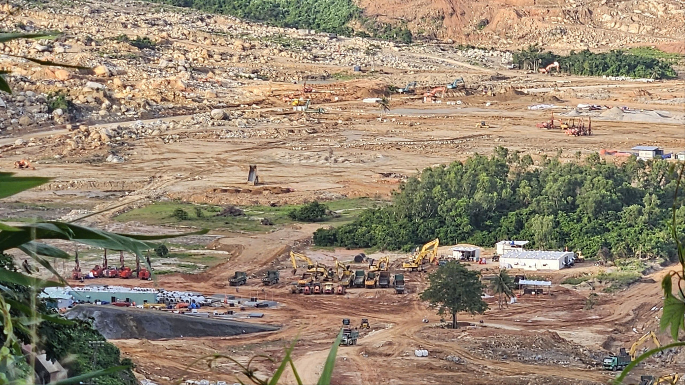 Dự án ở Làng Vân đang được triển khai. Theo danh sách công bố, Công ty Cổ phần Vinpearl, thuộc Tập đoàn Vingroup được phép huy động 16.850 tỷ đồng cho dự án Khu phức hợp du lịch và đô thị nghỉ dưỡng Làng Vân tại phường Hải Vân. 3640668886389062916-7598.jpg