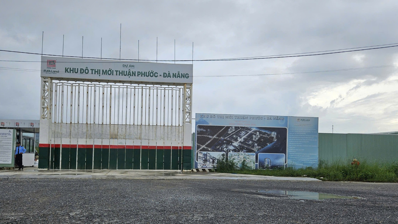 Ngày 21/3/2025, chủ đầu tư đã tổ chức lễ khởi công dự án, tuy nhiên đến nay, công trình vẫn chưa ghi nhận hoạt động xây dựng thực tế. Tại khu vực dự án chỉ mới dựng rào vây kín. 4566691954603882699-2474.jpg