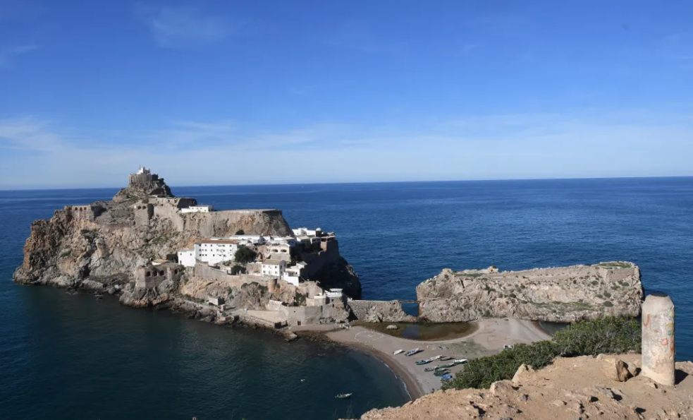 Biên giới quốc gia ngắn nhất thế giới: Dài vỏn vẹn 85m, được đánh dấu bằng sợi dây màu xanh - ảnh 3