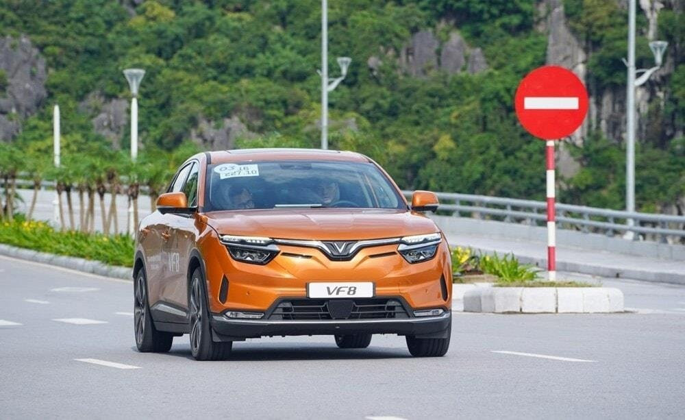 VinFast VF 8 được quảng cáo là SUV 'xe sang, chạy bốc, giá rẻ’: Chủ xe sau 1 năm sử dụng nói thẳng về xe, không ngại đưa ra so sánh công tâm