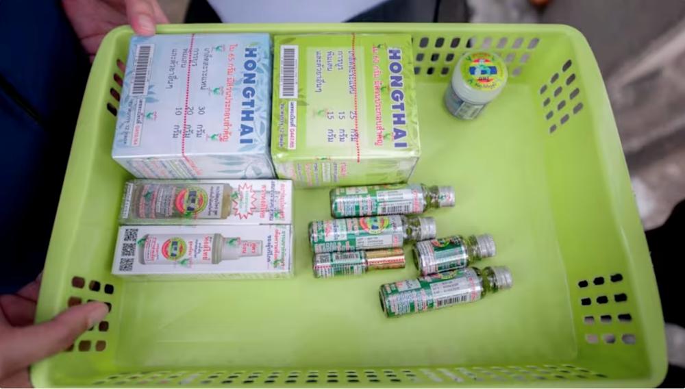 Cảnh sát đột kích 4 nhà máy, tịch thu hơn 2 triệu lọ dầu hít thảo dược Hong Thai - ảnh 5