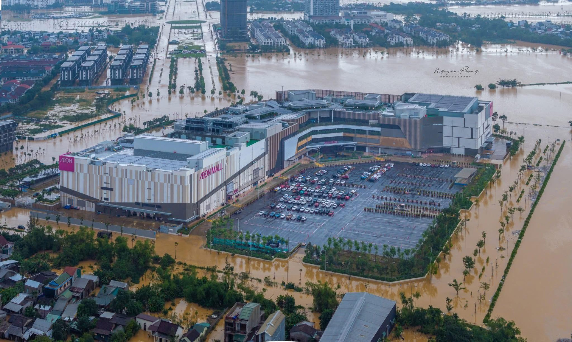 TTTM đầu tiên của Aeon Mall tại miền Trung Việt Nam ghi nhận kỳ tích sau trận ngập lụt- Ảnh 3. TTTM đầu tiên của Aeon Mall tại miền Trung Việt Nam ghi nhận kỳ tích sau trận ngập lụt- Ảnh 3.