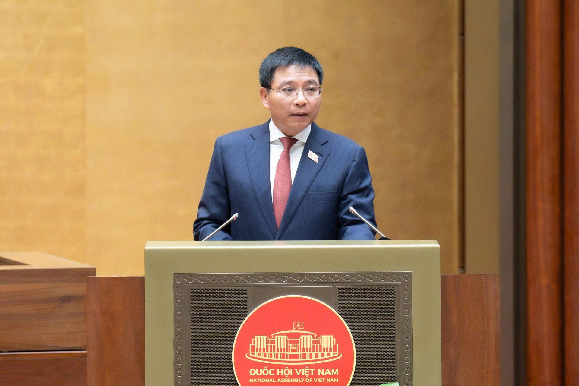 Bộ trưởng Bộ Tài chính Nguyễn Văn Thắng trình bày Tờ trình Dự thảo Luật Thuế thu nhập cá nhân sửa đổi (Ảnh: Quochoi.vn).