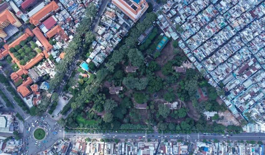 Khẩn trương dọn dẹp khu biệt thự Chú Hỏa làm đài tưởng niệm - ảnh 1