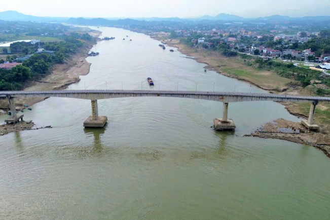 Cây cầu trọng yếu tại Phú Thọ hư hỏng nghiêm trọng, Bộ Xây dựng chỉ đạo nóng, Công an vào cuộc- Ảnh 3.