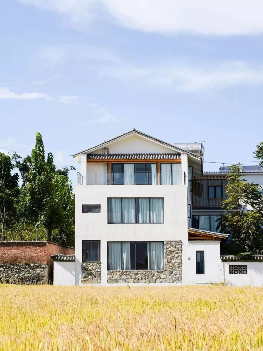 Bốn anh em ruột rủ nhau về quê xây nhà cho bố mẹ: Rộng 700m2 với 11 phòng, cách bố trí rất độc đáo, nghe lý do phía sau ai cũng nể phục - ảnh 1