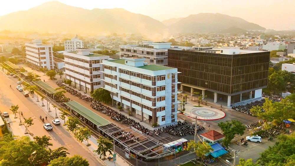 Đại học tư thục đầu tiên và lớn nhất miền Trung: Đứng top 1 Việt Nam về một khía cạnh, hơn 95% sinh viên có việc làm sau tốt nghiệp - ảnh 2