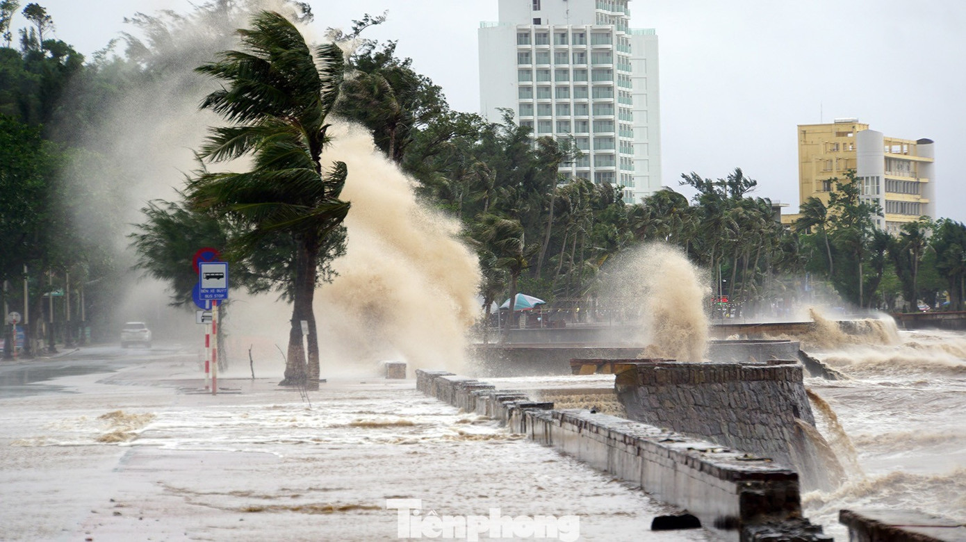Kalmaegi được coi là cơn bão rất mạnh, đổ bộ đúng thời điểm khu vực Trung Bộ vừa trải qua đợt mưa lũ lịch sử. Ảnh minh họa. image-4.jpg