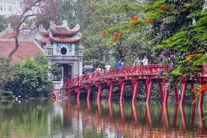 Giữa lòng Thủ đô có một hồ nước cất giữ huyền thoại dân tộc, gắn liền với 'người khai sáng vương triều Hậu Lê' - ảnh 5