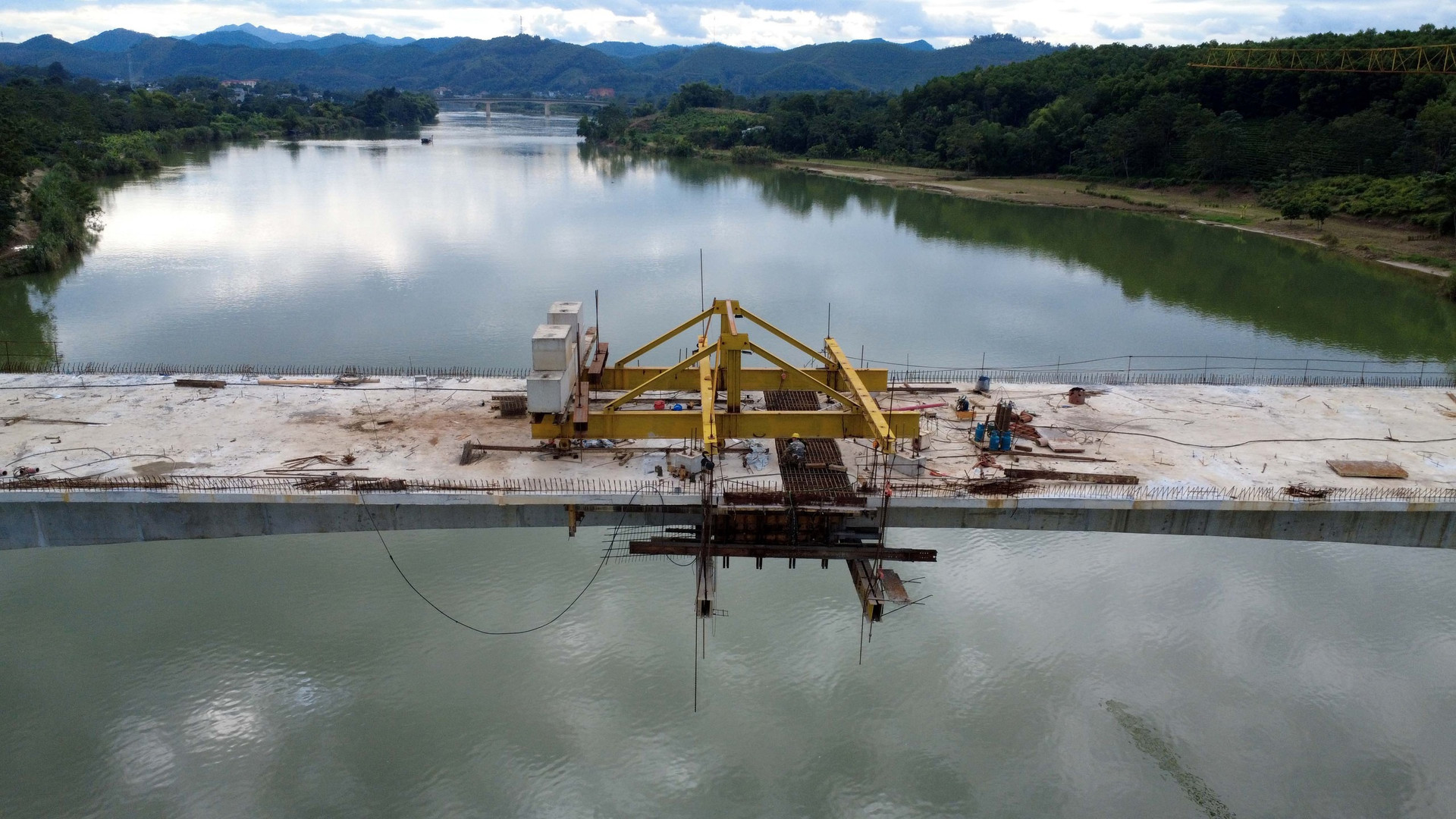 Ngày mai, Tập đoàn Đèo Cả sẽ hợp long cây cầu lớn nhất trên cao tốc 13.800 tỷ xuyên qua tỉnh lớn thứ 2 miền Bắc- Ảnh 2.