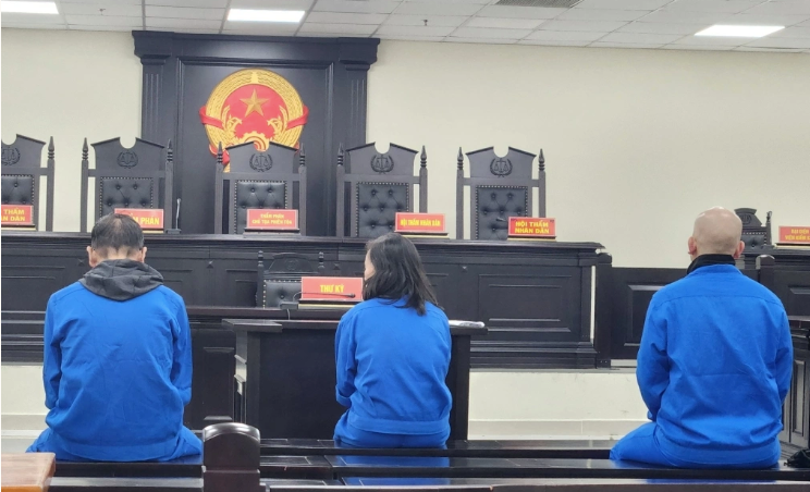 Cựu cán bộ TAND Tối cao nhận 2 thùng tiền chạy án chính thức ra hầu tòa - ảnh 1