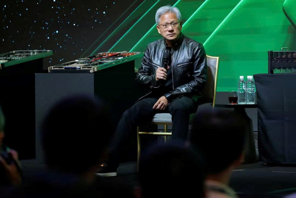 CEO Nvidia Jensen Huang cảnh báo: ‘Trung Quốc sẽ thắng Mỹ trong cuộc đua AI’ - ảnh 1