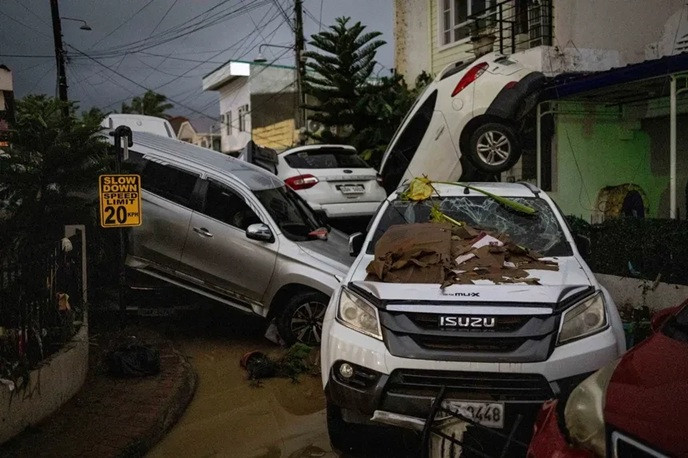 Philippines: Bão Kalmaegi (số 13) khiến gần 190 người chết; chuẩn bị ứng phó siêu bão mới- Ảnh 1. Philippines: Bão Kalmaegi (số 13) khiến gần 190 người chết; chuẩn bị ứng phó siêu bão mới- Ảnh 1.