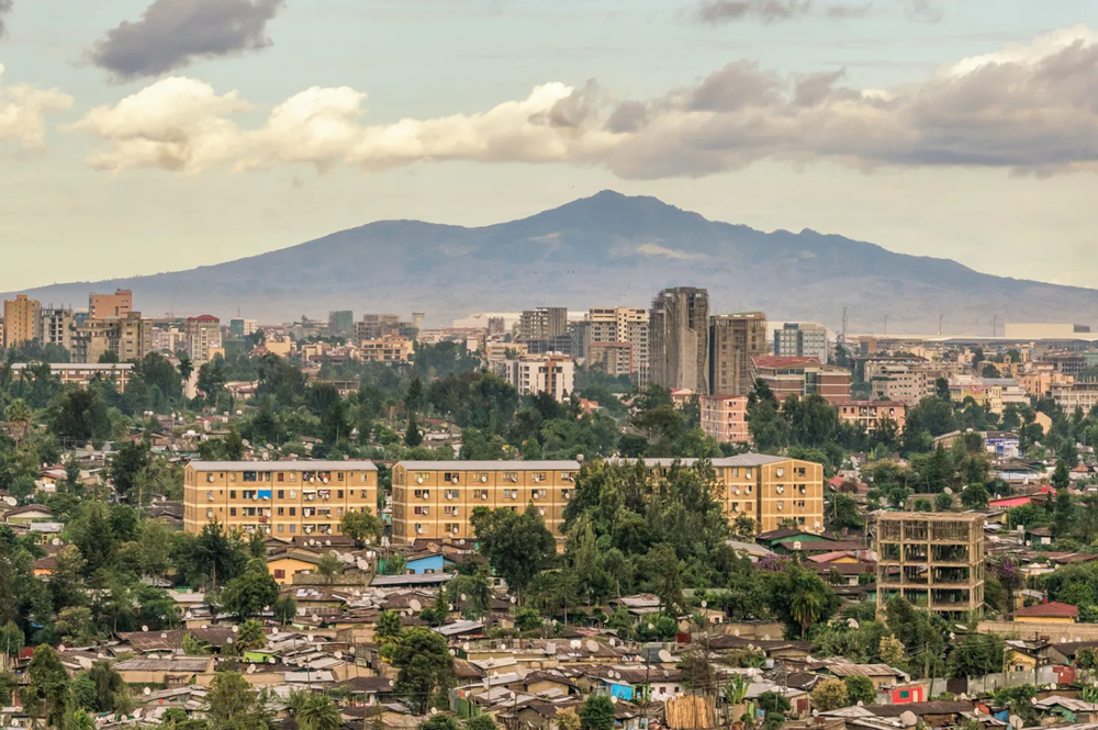 Quốc gia đầu tiên cấm xe xăng, từng sử dụng tới hơn 80 ngôn ngữ - ảnh 1