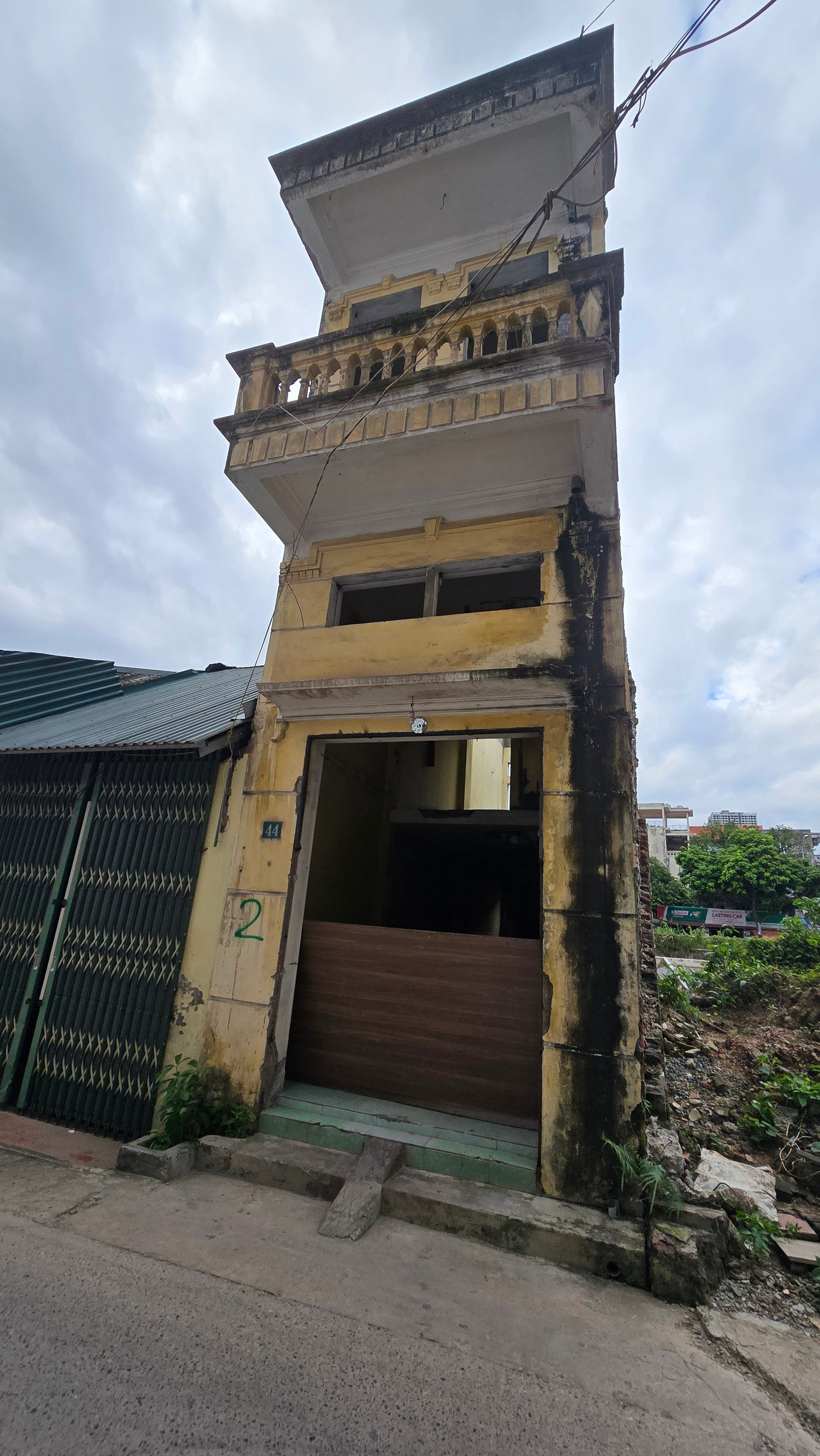 Về GPMB dự án, ông Tạ Vĩnh Khôi - Giám đốc Ban QLDA phường Hà Đông cho biết: Trên địa bàn phường có gần 480 trường hợp thu hồi đất triển khai dự án. Tính đến ngày 5/11, còn 14 trường hợp chưa bàn giao mặt bằng. 1000030566.jpg