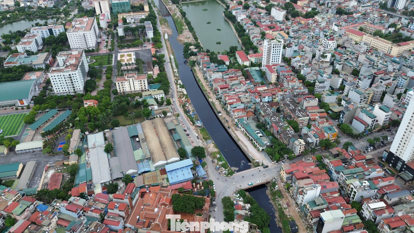 Dự án cải thiện hệ thống tiêu nước phía Tây thành phố Hà Nộ i (Trạm bơm tiêu Yên Nghĩa) là dự án trọng điểm của Hà Nội, nhằm cải thiện hệ thống tiêu thoát nước cho khu vực phía Tây. Dự án bao gồm hai hạng mục chính là xây dựng cụm công trình đầu mối trạm bơm và hạng mục cứng hóa, cải tạo kênh La Khê để dẫn nước về trạm. tp-8.jpg