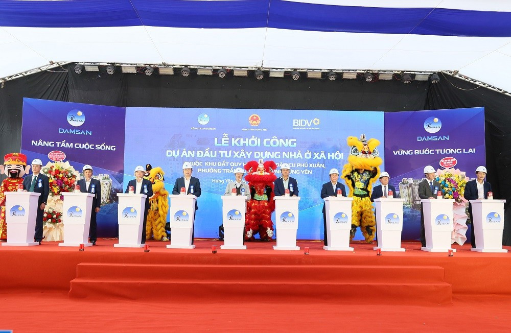 Các đại biểu ấn nút khởi công dự án cac-dong-chi-lanh-dao-va-cac-dai-bieu-nhan-nut-khoi-cong-du-an.jpg