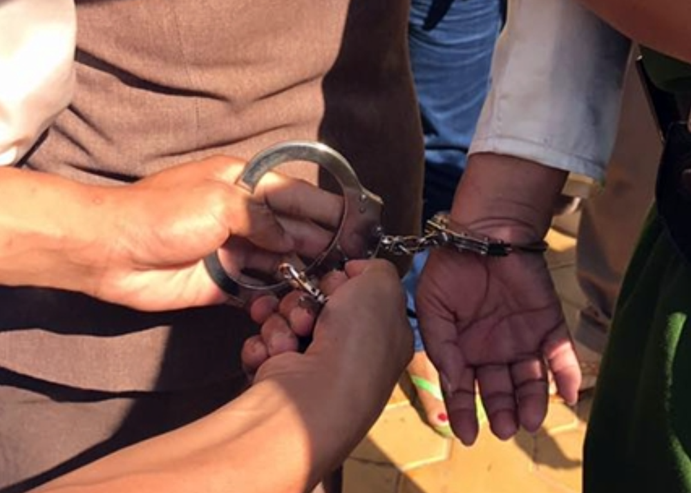 Truy nã Hiệu trưởng Phạm Văn Hoàng