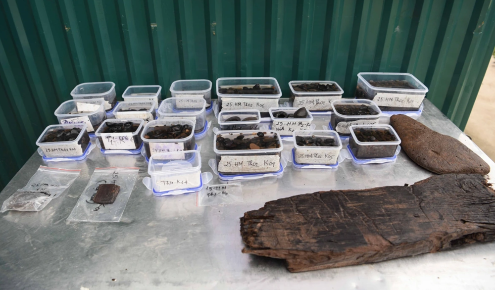 Đang cải tạo đất, lão nông phát hiện dấu tích ‘báu vật’ có hình thái lạ: Cơ quan chức năng lập tức khai quật khẩn cấp - ảnh 5