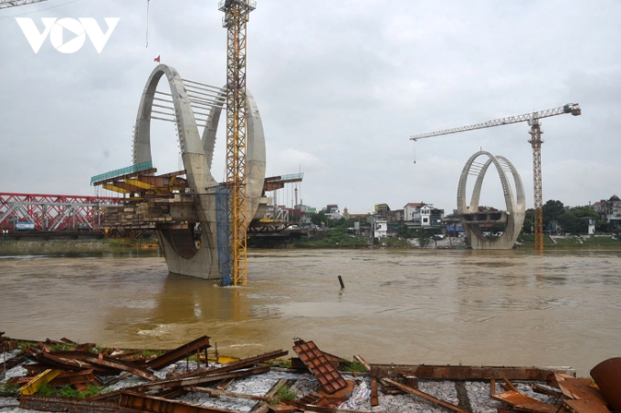 Cây cầu 1.800 tỷ thay thế cây cầu hơn 100 tuổi sẽ bị phá dỡ ở Hà Nội: Gặp khó khăn, phải lùi kế hoạch thông xe 1 năm- Ảnh 2. Cây cầu 1.800 tỷ thay thế cây cầu hơn 100 tuổi sẽ bị phá dỡ ở Hà Nội: Gặp khó khăn, phải lùi kế hoạch thông xe 1 năm- Ảnh 2.