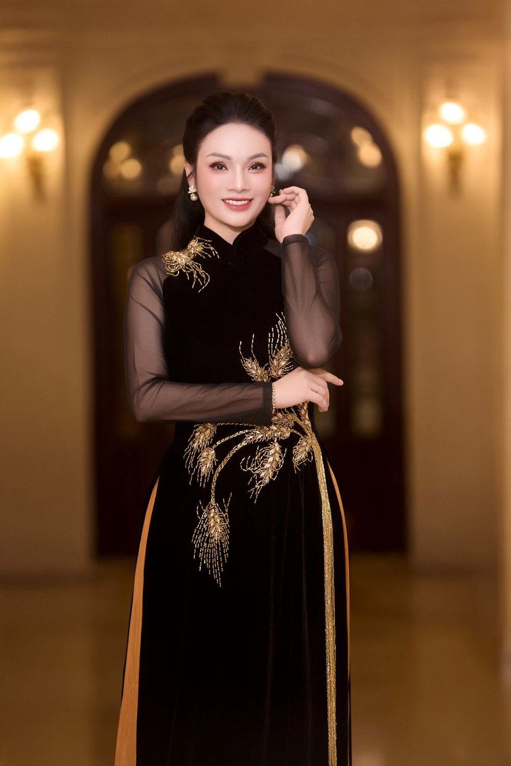 Nữ ca sĩ duy nhất đạt chuẩn Phó Giáo sư năm 2025: ‘Nữ hoàng nhạc dân gian’, là Tiến sĩ, NSƯT, Trưởng khoa trường nhạc hàng đầu Việt Nam - ảnh 2