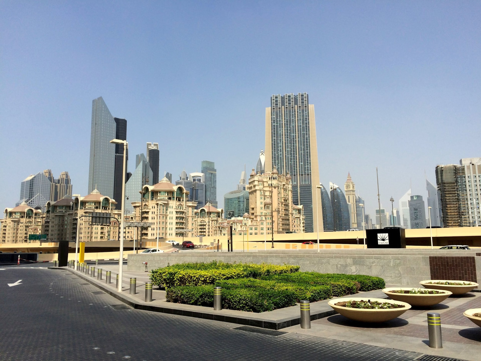 dubai_international_financial_center_from_dubai_mall_-_panoramio.jpg
