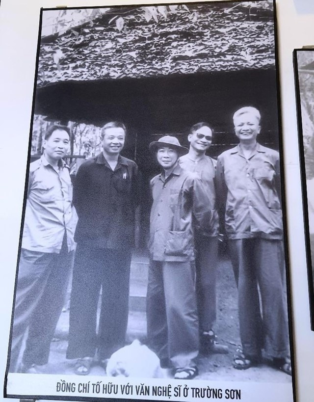 Nhà thơ Việt Nam duy nhất trở thành Phó Thủ tướng: 23 tuổi làm Bí thư Tỉnh ủy, được trao tặng Huân chương Sao Vàng - ảnh 2