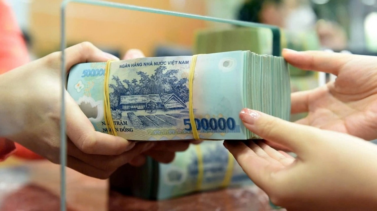 Thanh khoản dồi dào, vì sao lãi suất liên ngân hàng vẫn tăng lên 7%?