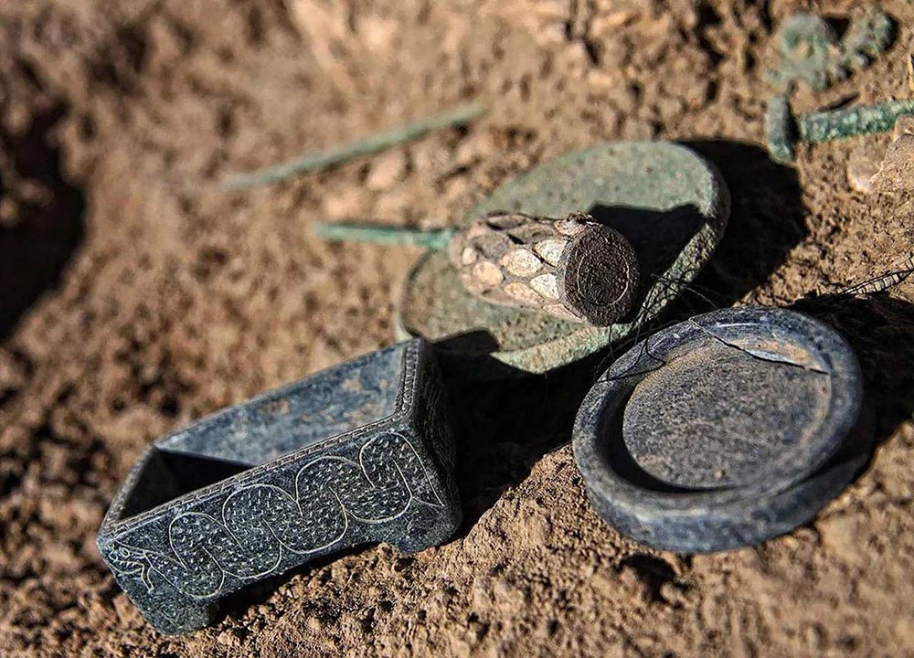 Phát hiện mộ cổ chứa hàng chục đồ trang sức bằng vàng và trâm ngà, được cho là của một phụ nữ giàu có - ảnh 2