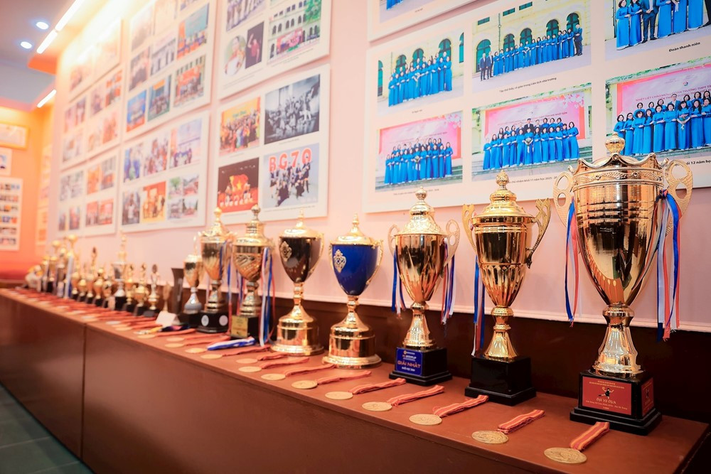 Ngôi trường cấp 3 danh giá bậc nhất Thủ đô: Đào tạo ra nhiều nhân tài, cựu học sinh toàn chính khách, Giáo sư, nghệ sĩ lừng danh - ảnh 3