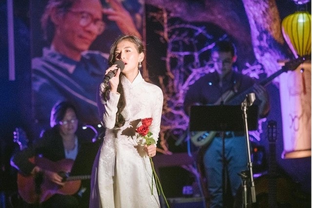 Nữ ca sĩ gốc Việt lập kỳ tích, 3 lần góp mặt tại giải âm nhạc danh giá nhất thế giới