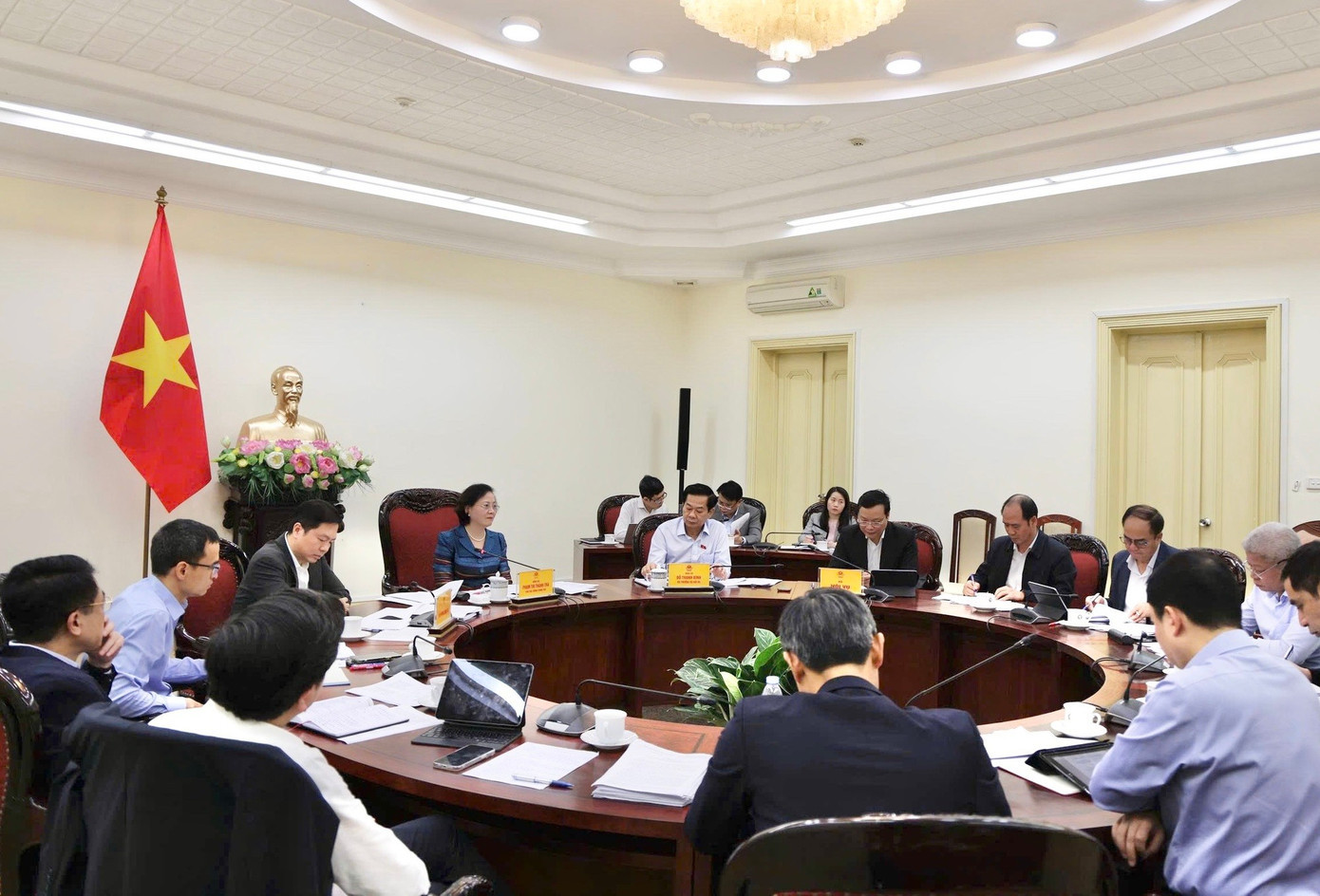 Phó Thủ tướng Phạm Thị Thanh Trà làm việc với Bộ Nội vụ. Ảnh: VGP 1111bnv2.jpg