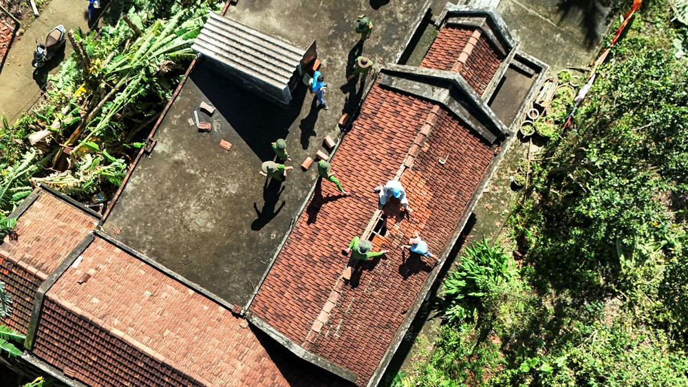 Thủ tướng chỉ đạo các địa phương hỗ trợ người dân khắc phục nhanh hậu quả bão lũ, dựng lại nhà kịp đón Tết - ảnh 2